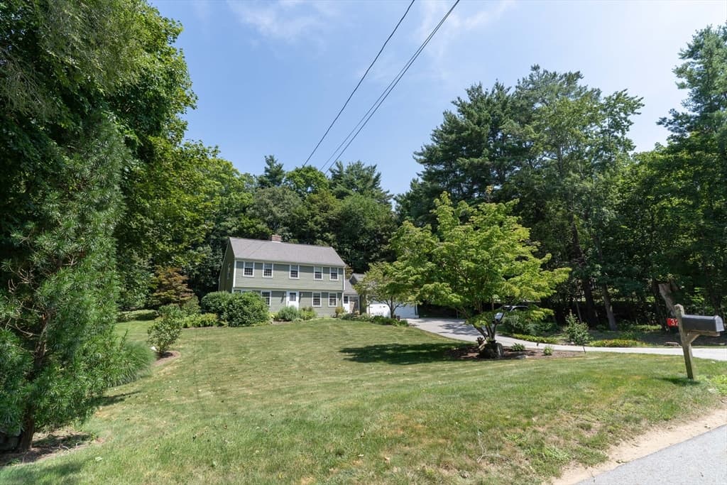 Single Family Residence at 32 Mcgregory Rd, Sturbridge MA 01566, Sturbridge, photo 2 of 42