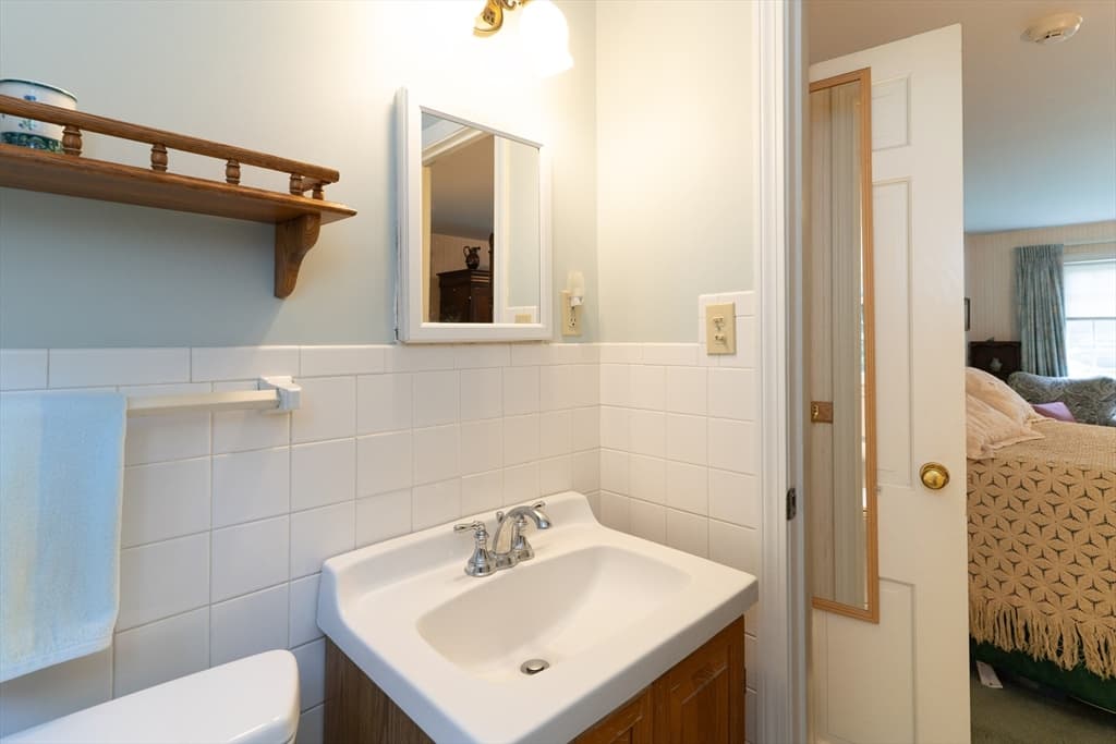 Single Family Residence at 32 Mcgregory Rd, Sturbridge MA 01566, Sturbridge, photo 26 of 42