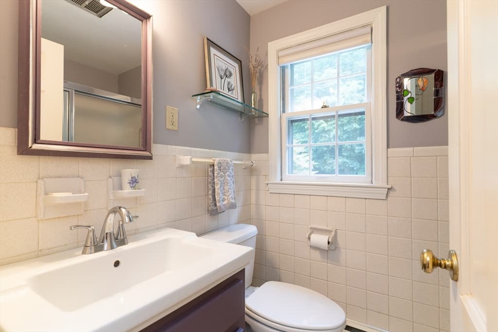 Single Family Residence at 32 Mcgregory Rd, Sturbridge MA 01566, Sturbridge, photo 34 of 42