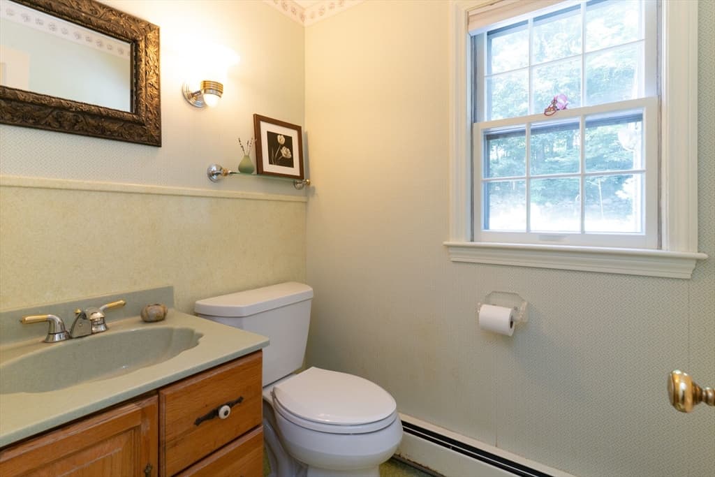 Single Family Residence at 32 Mcgregory Rd, Sturbridge MA 01566, Sturbridge, photo 37 of 42