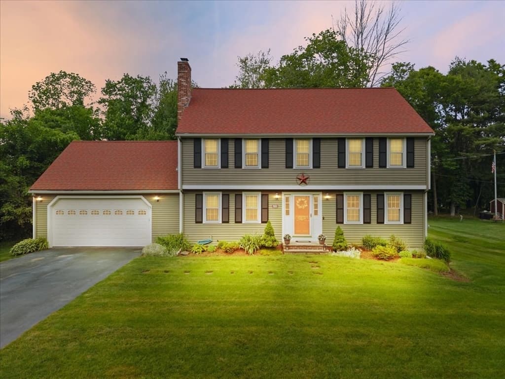 461 Hodges St, Taunton MA 02780