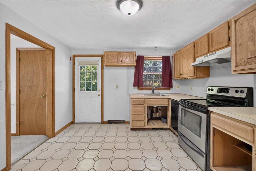 39 Mountain Ave, Saugus MA 01906 photo 8