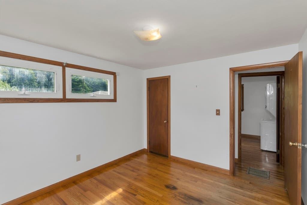 293 N Loomis St, Southwick MA 01077 photo 27