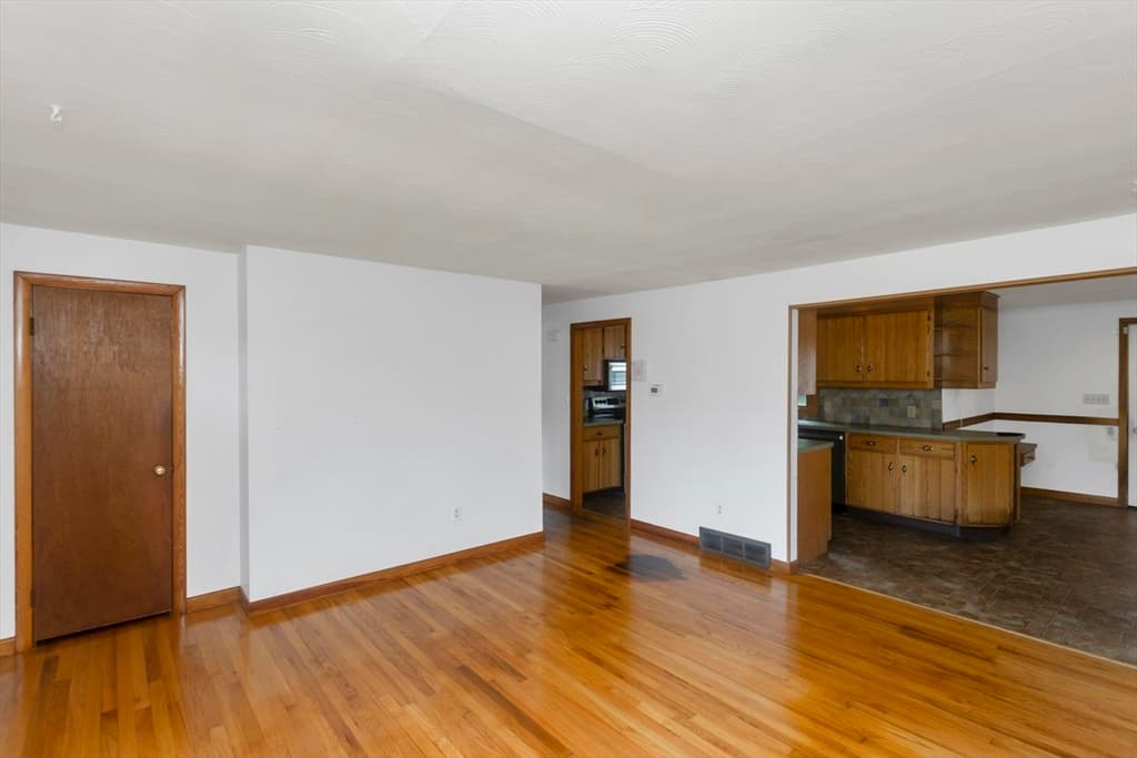 293 N Loomis St, Southwick MA 01077 photo 9