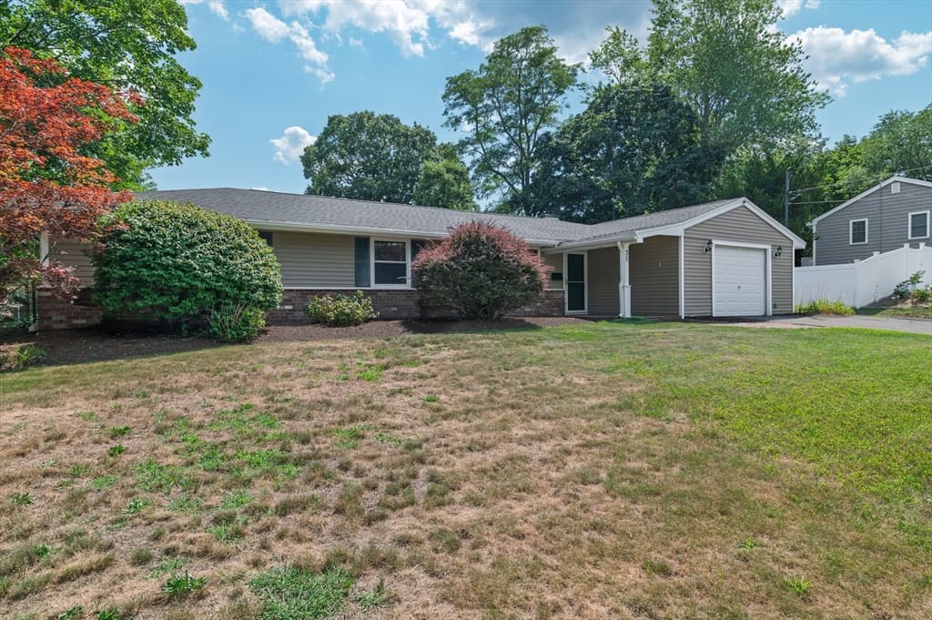 35 Dandy Rd, Brockton MA 02302 photo 3