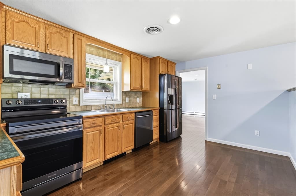 35 Dandy Rd, Brockton MA 02302 photo 9