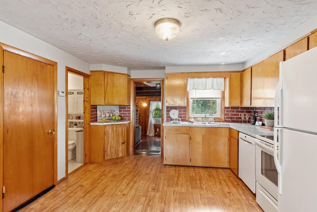 164 Coleman St, Gardner MA 01440 photo 9