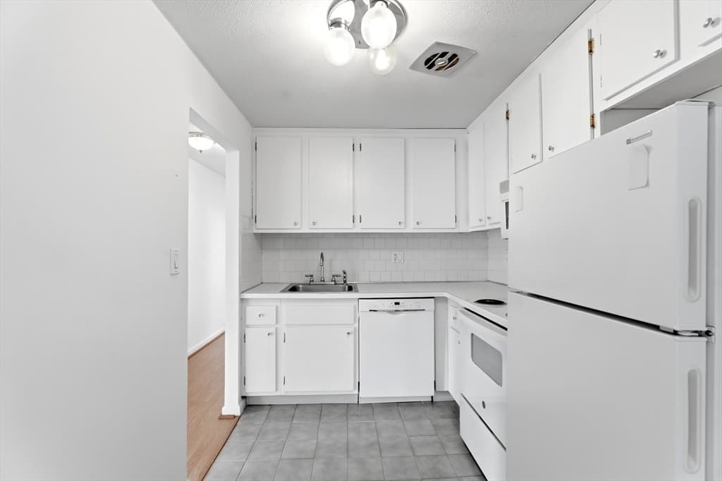 Condominium at 1 Colonial Dr # 8, Andover MA 01810, Andover, photo 5 of 32