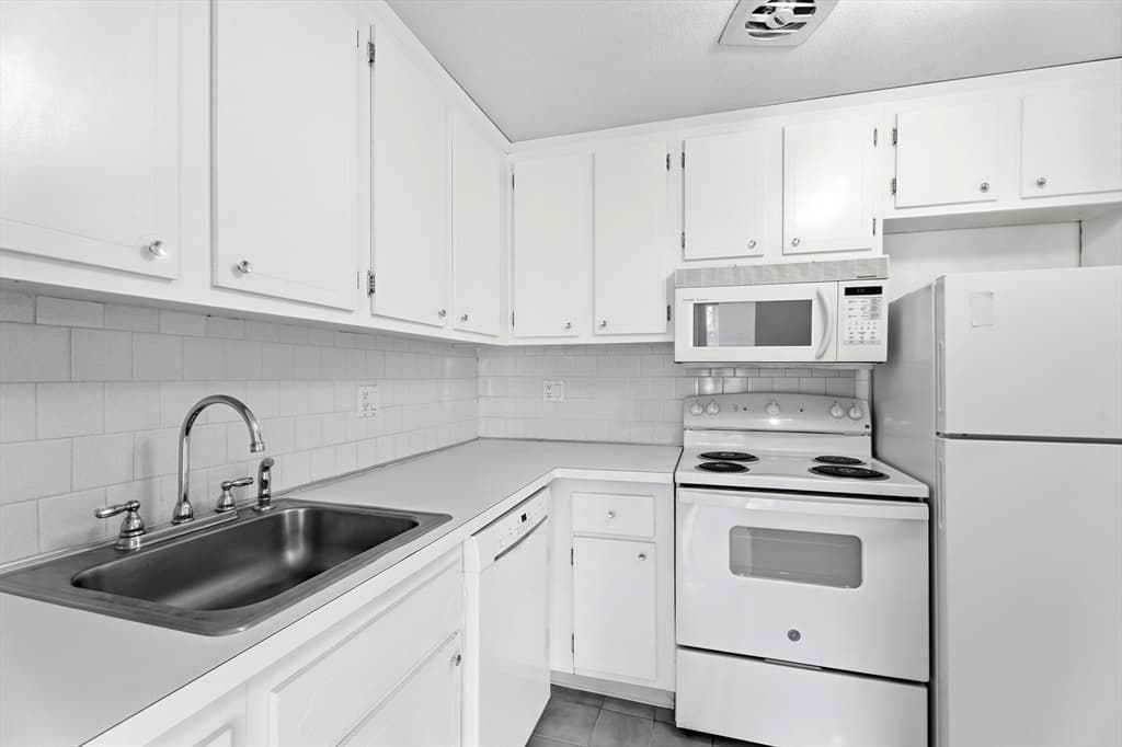 Condominium at 1 Colonial Dr # 8, Andover MA 01810, Andover, photo 4 of 32