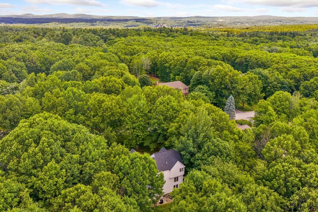 14 Whittier Drive, Bedford NH 03304