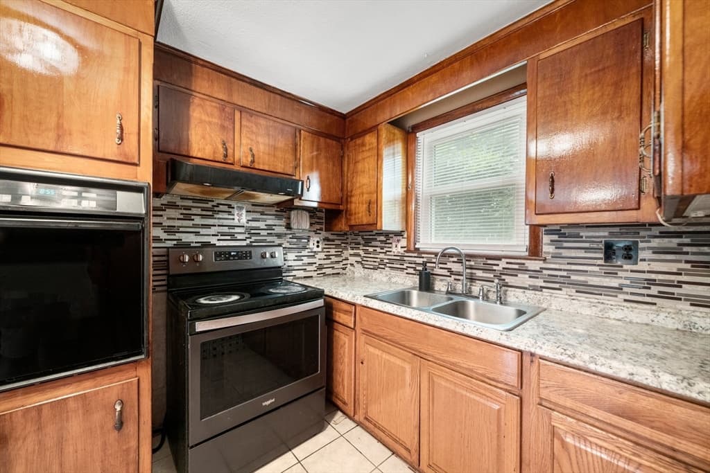 33 Cross St, Brockton MA 02301 photo 6