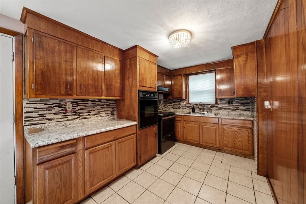 33 Cross St, Brockton MA 02301 photo 4