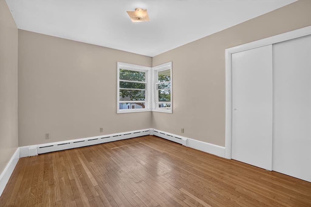 221 Rochambeau St, New Bedford MA 02745 photo 17