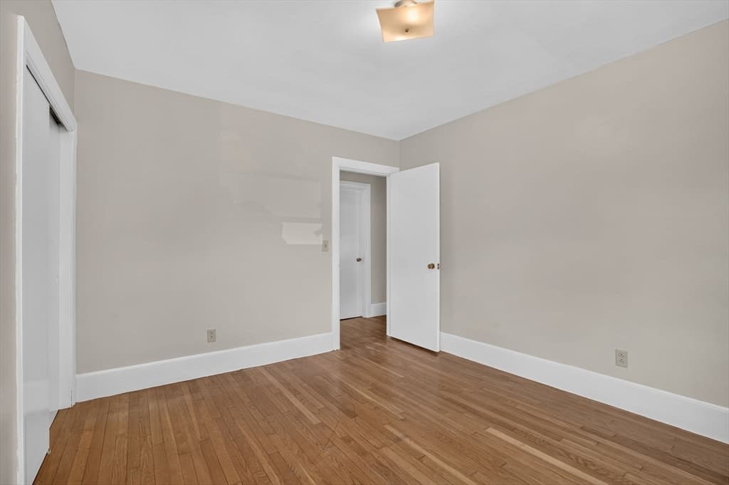 221 Rochambeau St, New Bedford MA 02745 photo 26