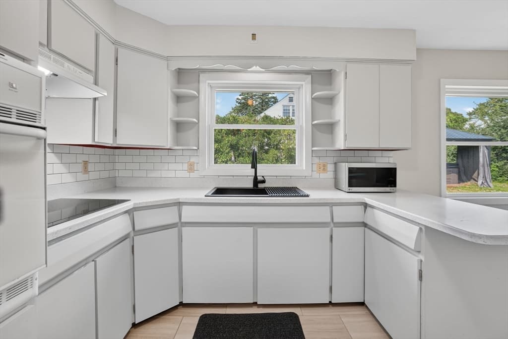 221 Rochambeau St, New Bedford MA 02745 photo 7