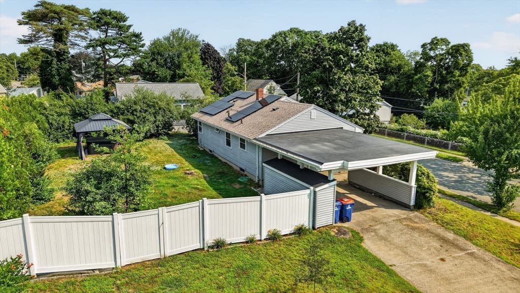221 Rochambeau St, New Bedford MA 02745 photo 28