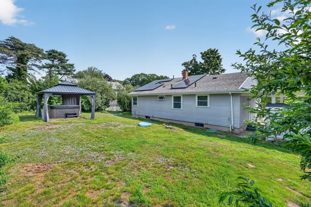 221 Rochambeau St, New Bedford MA 02745 photo 29