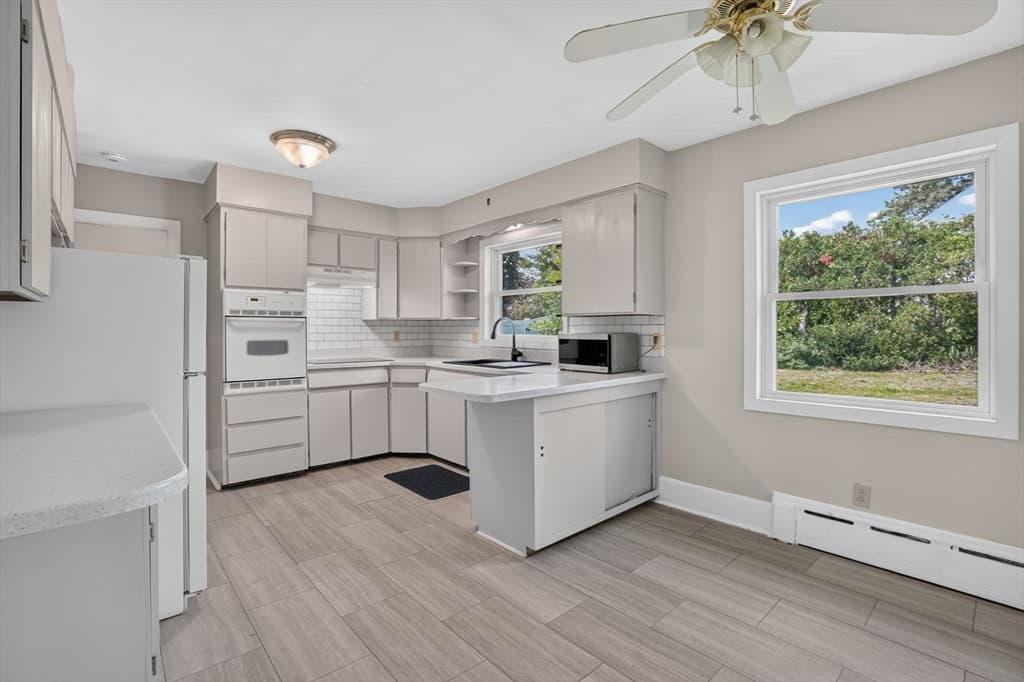 221 Rochambeau St, New Bedford MA 02745 photo 4