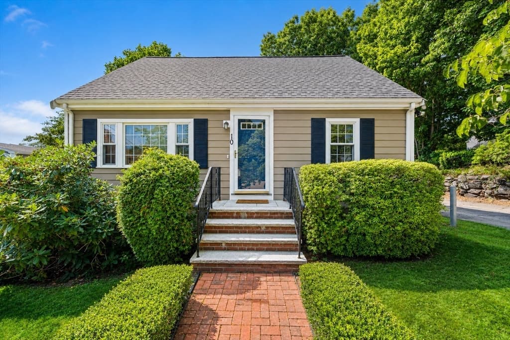 10 Curtis Cir, Canton MA 02021