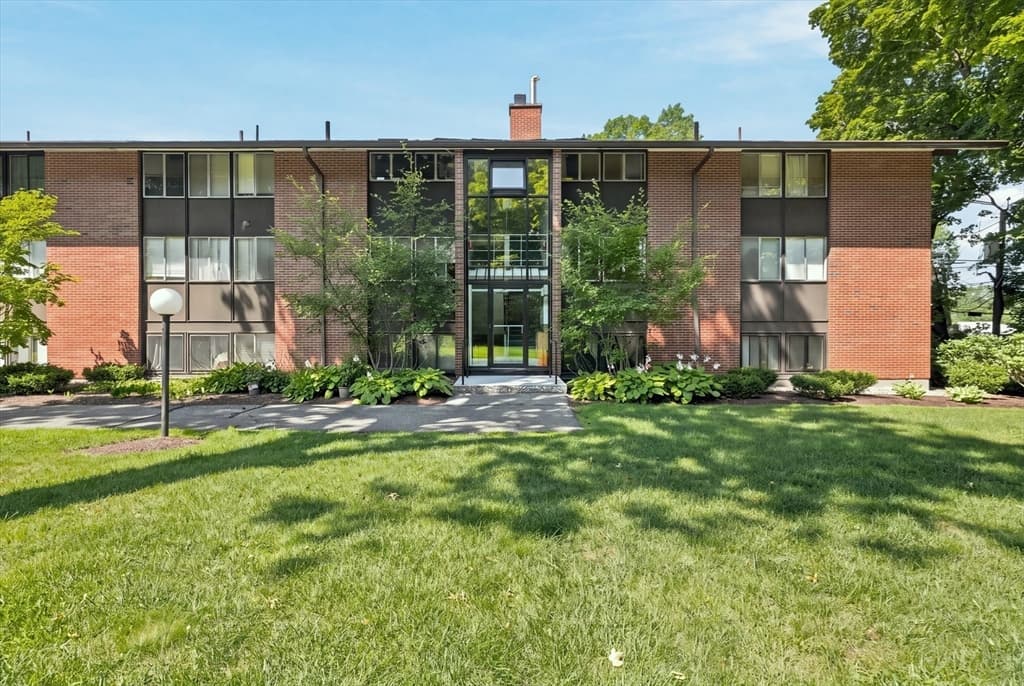 3 Longwood Dr # 103, Andover MA 01810