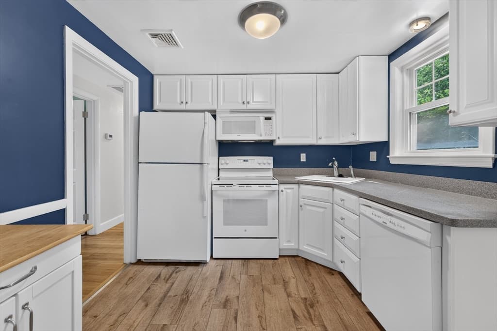 462 Chestnut St, Needham MA 02492 photo 18