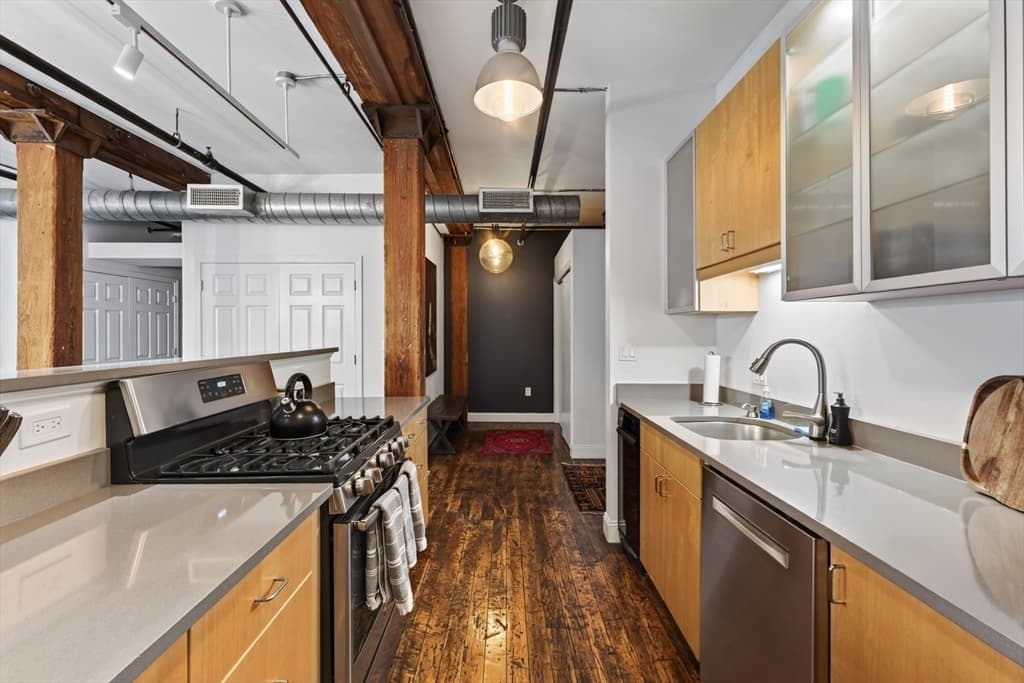 881 E 1st St # 203, Boston MA 02127 photo 9