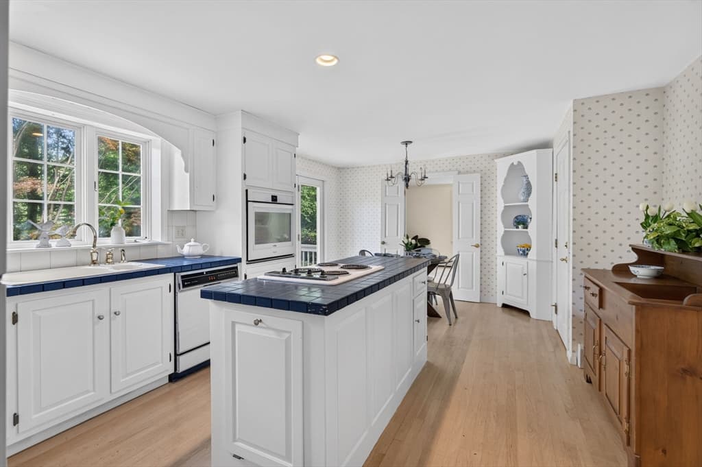 36 Woodland Rd, Andover MA 01810 photo 4
