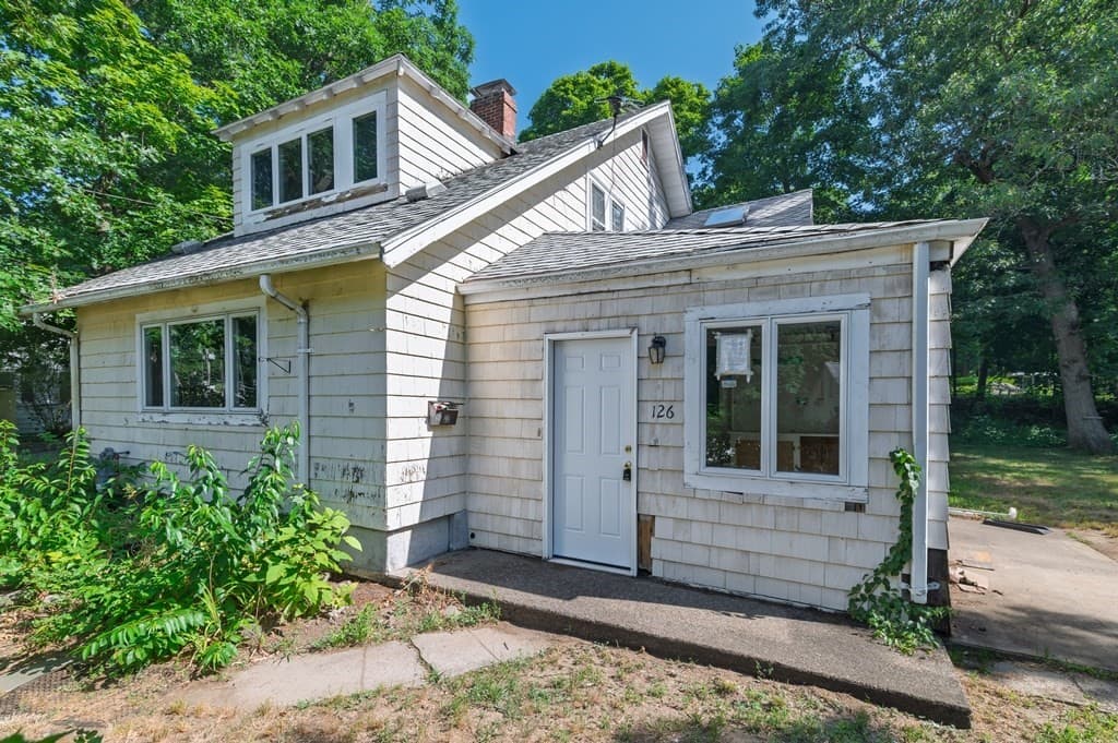 126 Lakehurst Ave, Weymouth MA 02189