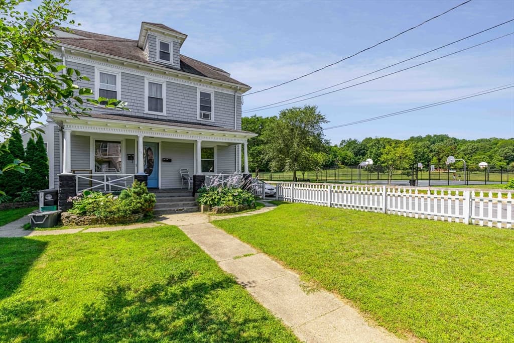 24 Blaisdell St, Haverhill MA 01832 photo 2
