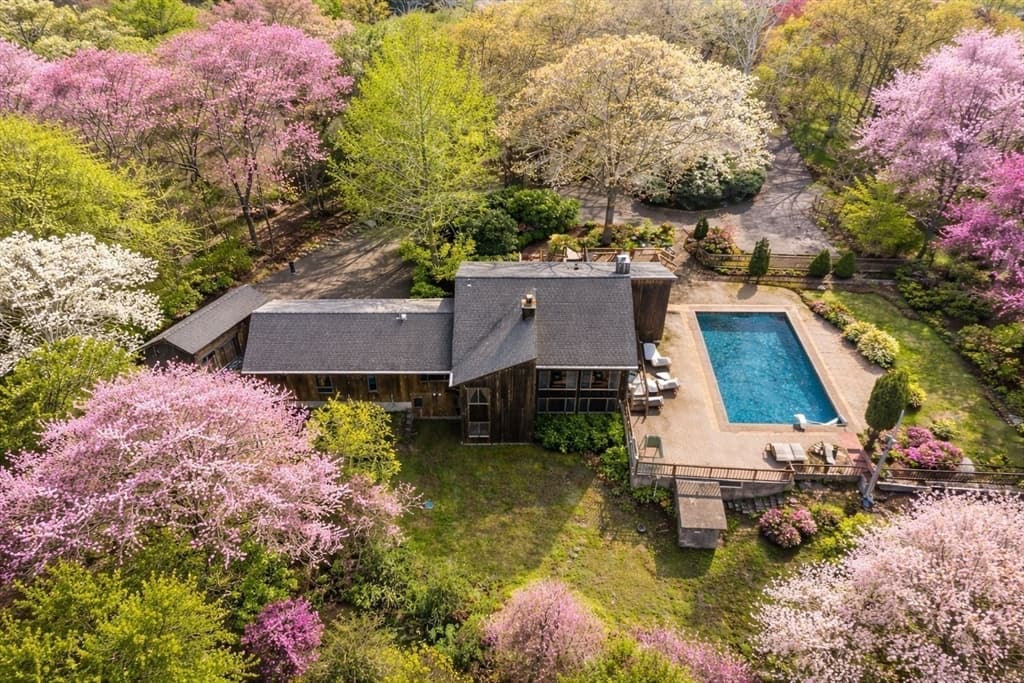16 Wadsworth Ln, Dartmouth MA 02748