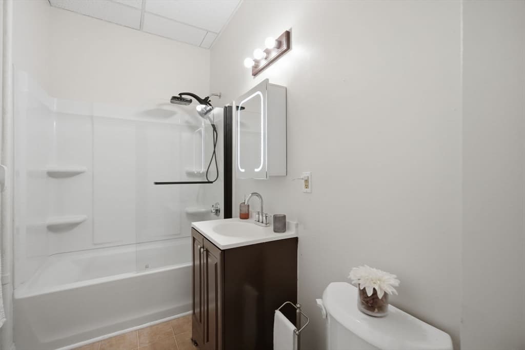 26 Hebron St, Springfield MA 01107 photo 16
