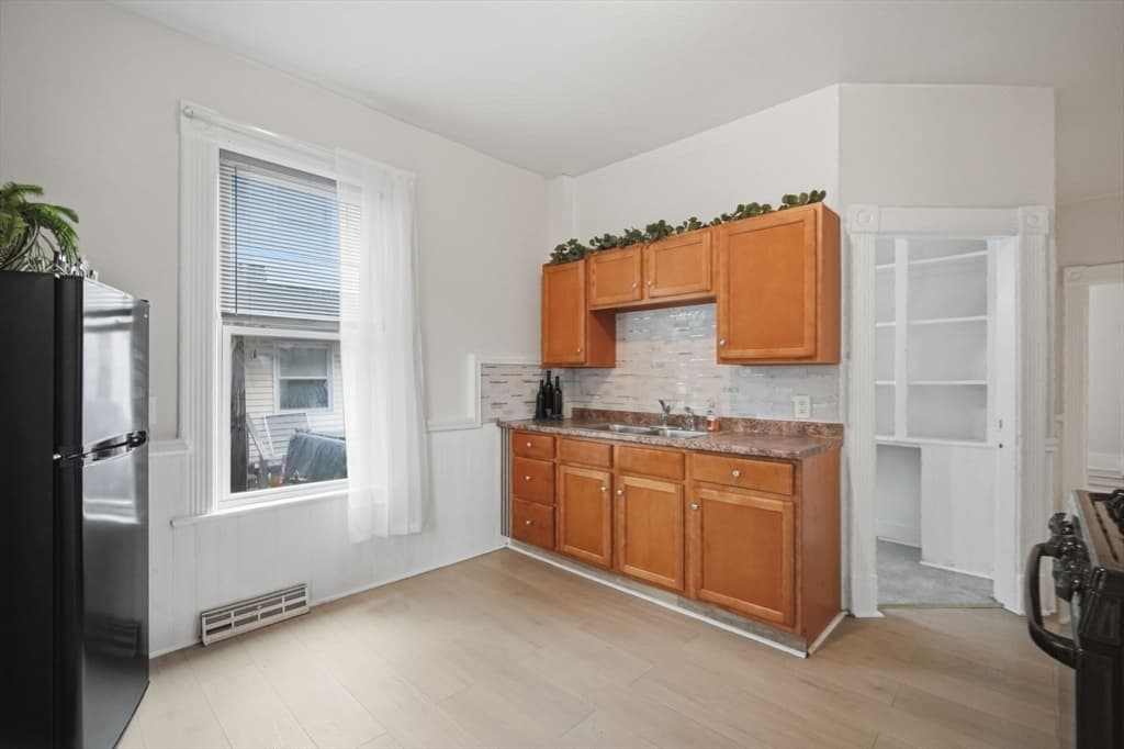 26 Hebron St, Springfield MA 01107 photo 19