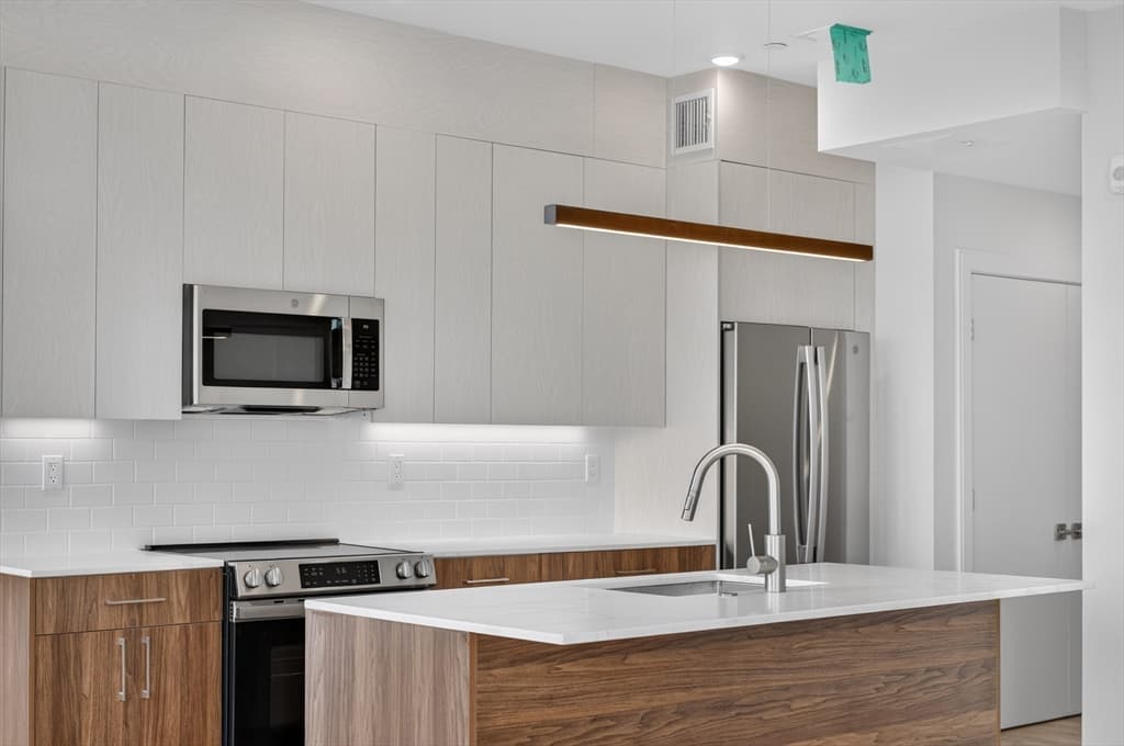 13 Warwick St # 302, Somerville MA 02144 photo 9