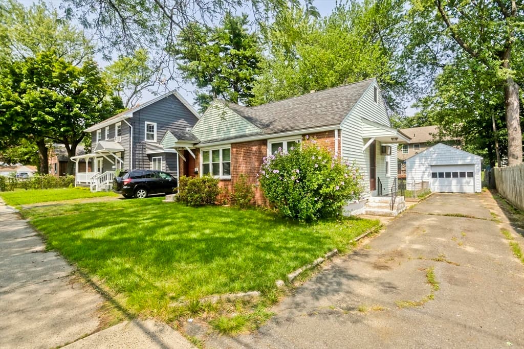 135 Prentice, Springfield MA 01104 photo 3