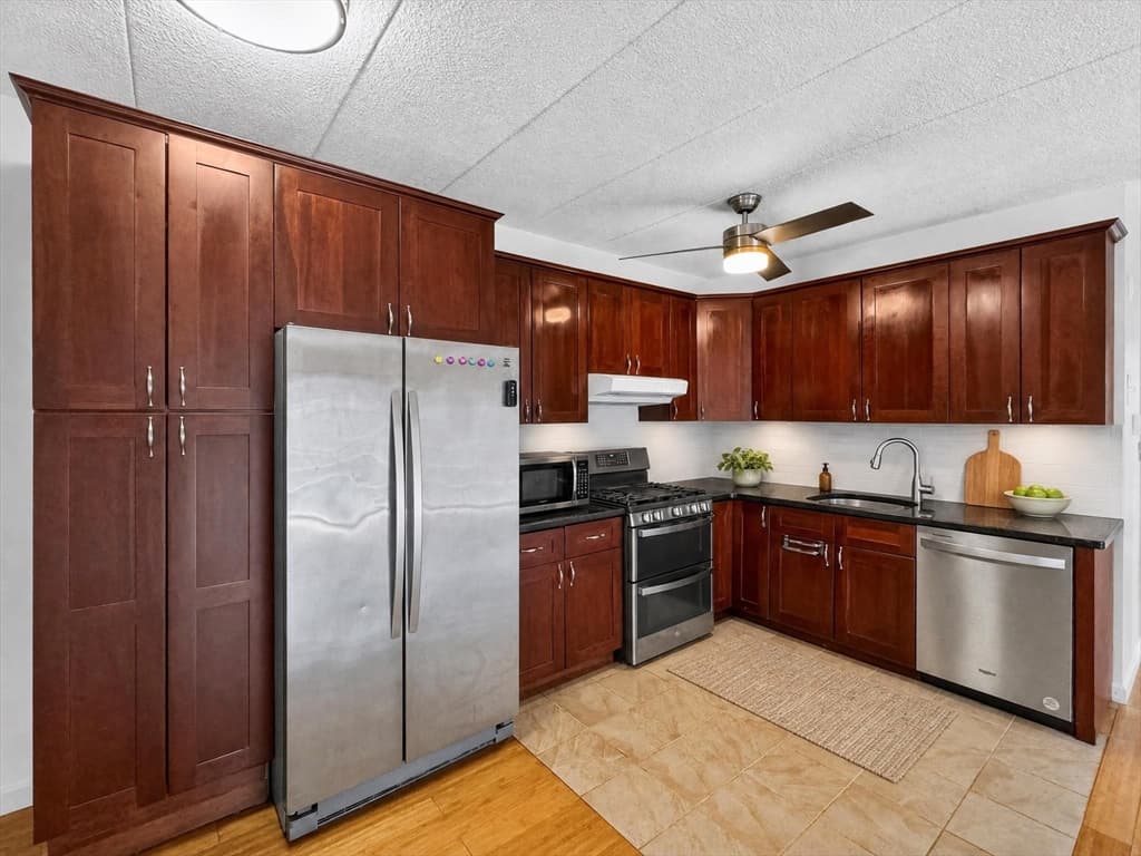 20 Skyline Dr # 11, Braintree MA 02184 photo 2
