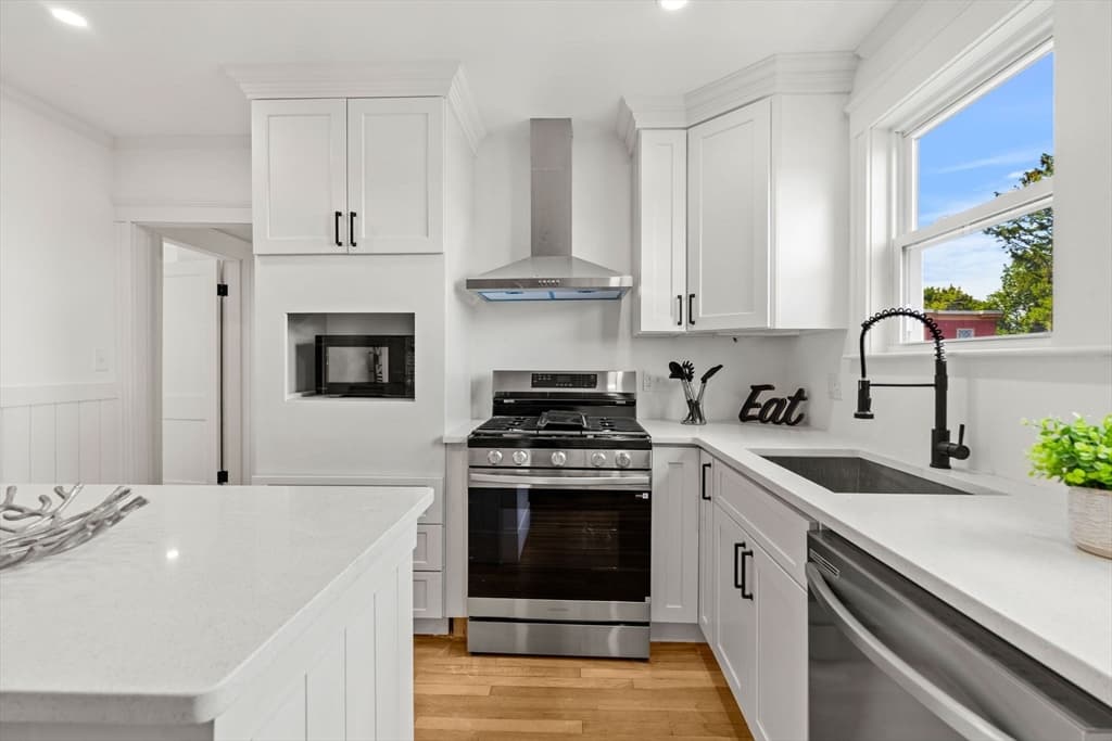 4-6 View South # 3C, Boston MA 02130