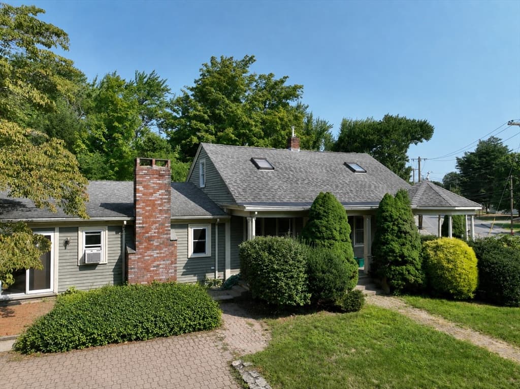 18 North Ave, Attleboro MA 02703