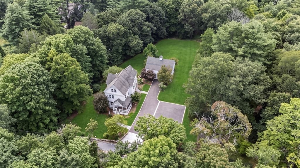 302 Concord Road, Weston MA 02493 photo 3