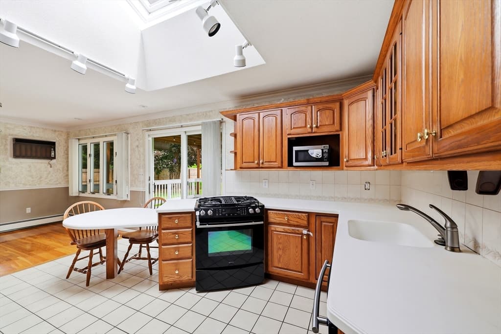 277 Brainerd St, South Hadley MA 01075 photo 11