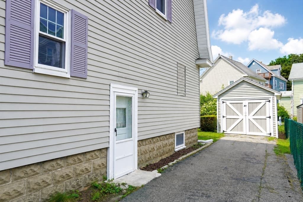 8 Highland St, Peabody MA 01960 photo 4