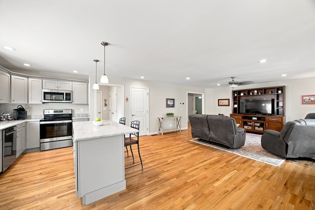 12 Copley Cir # 12, Enfield CT 06082 photo 10