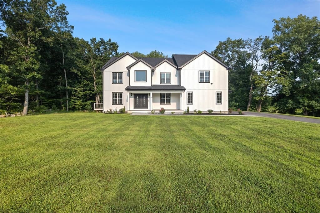 10 Falcon Drive, Shrewsbury MA 01545