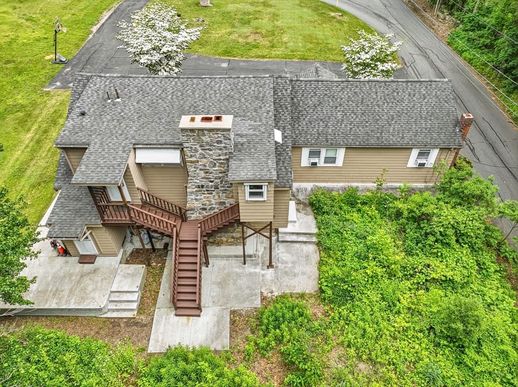90 Glenview, Upton MA 01568 photo 2