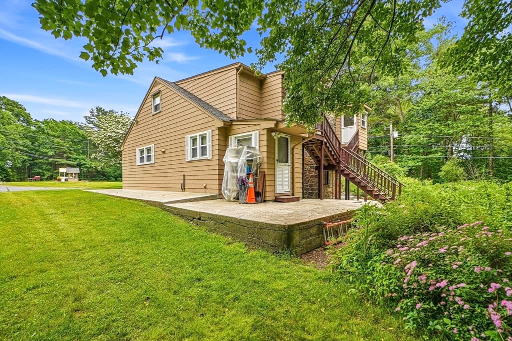 90 Glenview, Upton MA 01568 photo 32