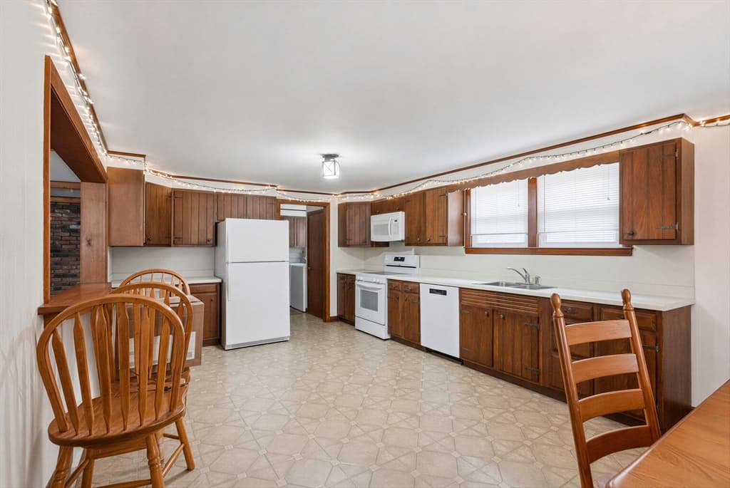 90 Glenview, Upton MA 01568 photo 8