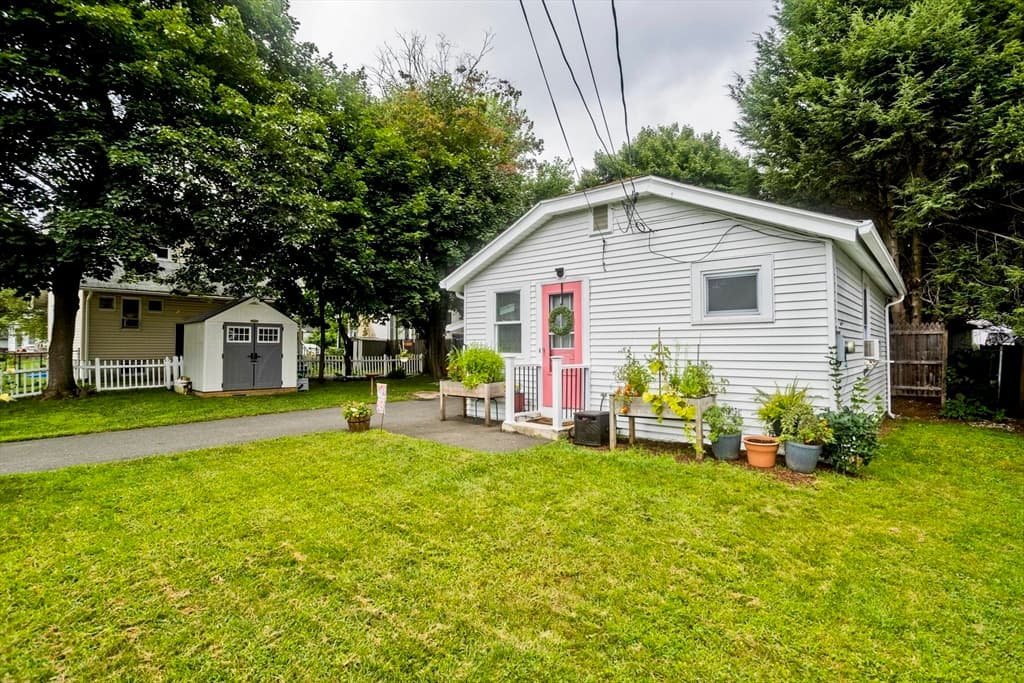 47 W School St, Westfield MA 01085 photo 3
