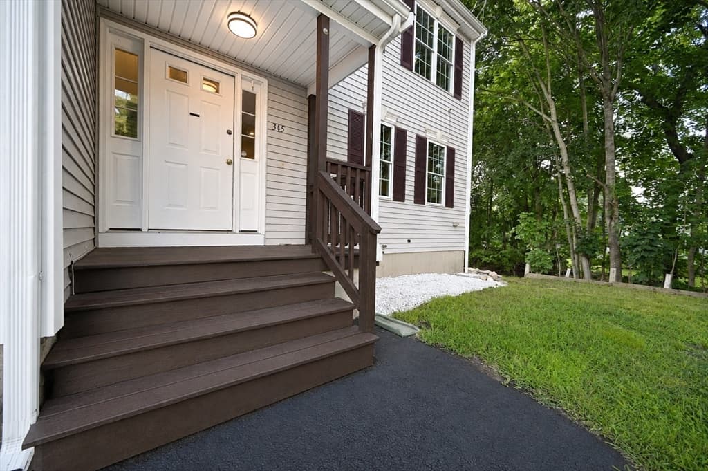 345 Laurel St # 1, Bridgewater MA 02324