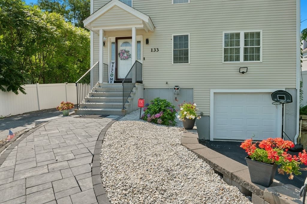 133 Apricot St, Worcester MA 01603 photo 3