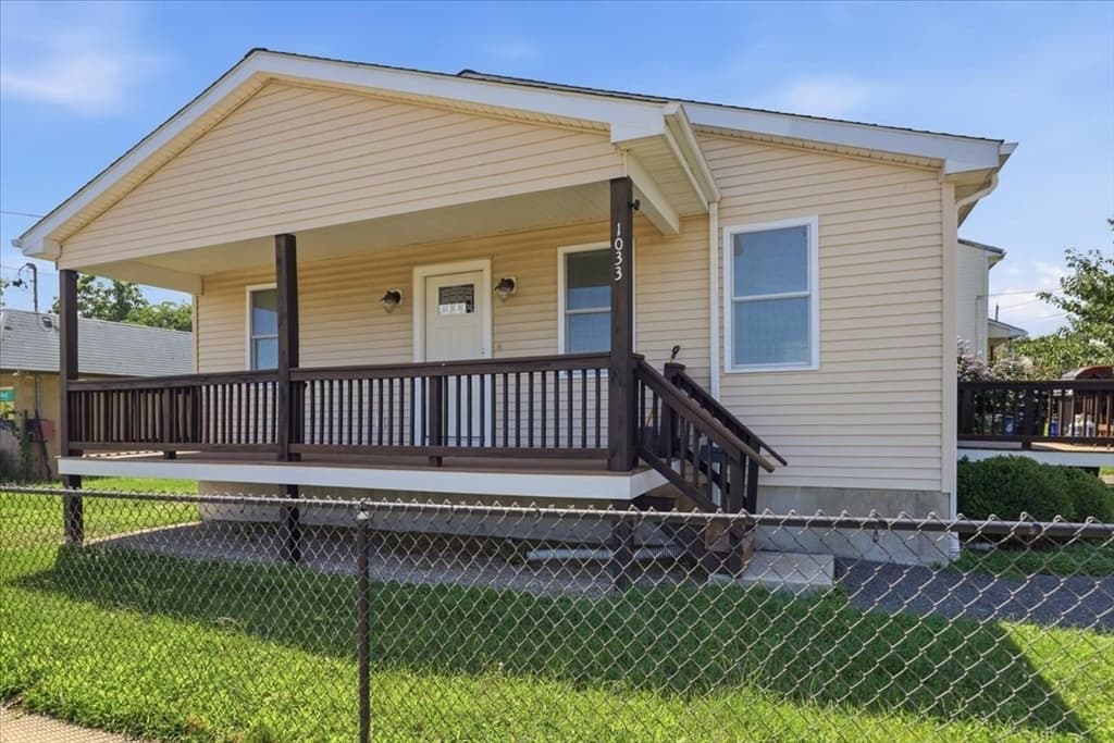 1033 Rodman St, Fall River MA 02721 photo 3