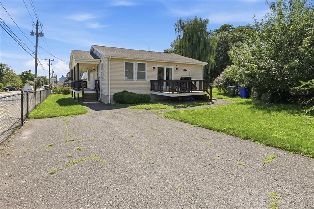 1033 Rodman St, Fall River MA 02721 photo 9